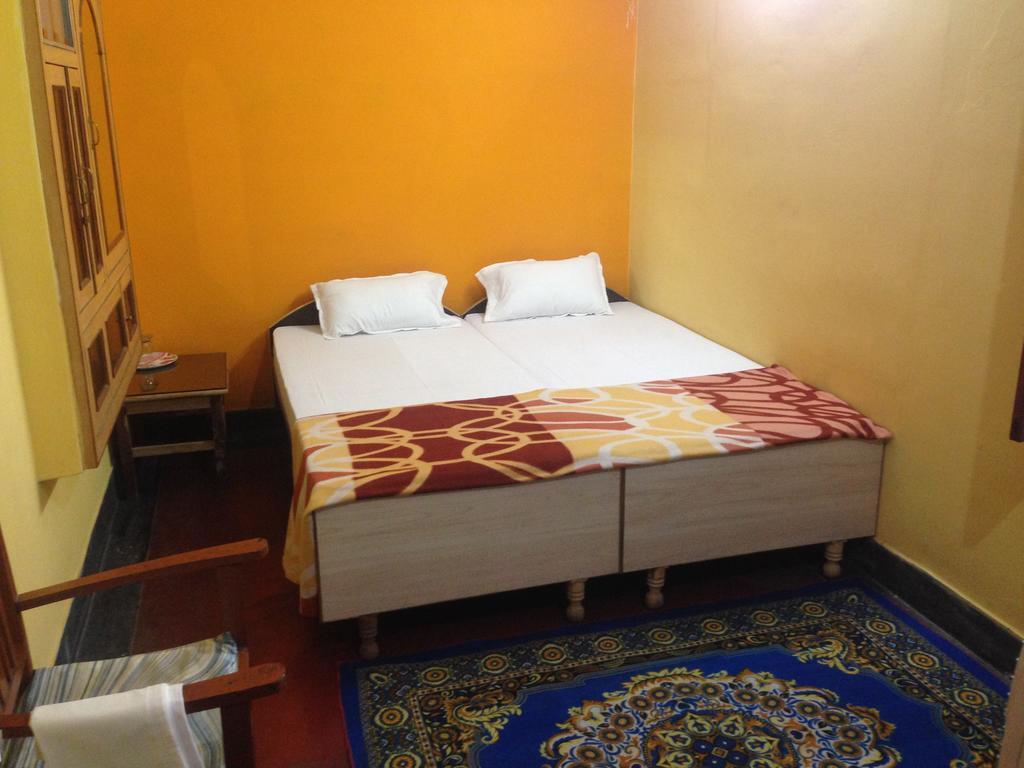 Paradise Inn Guest House Varanasi Oda fotoğraf
