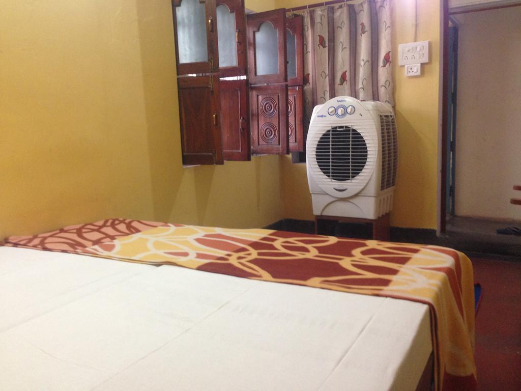 Paradise Inn Guest House Varanasi Oda fotoğraf